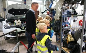 Autohuset Vestergaard Sanderumskolen Odense Virksomheder adopterer skoleklasser