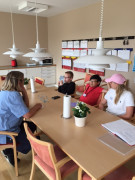 Plejecenter Skovvang Vemmelev Skole Virksomheder adopterer skoleklasser RelationsNetværket Den åbne skole